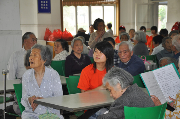 International low-carbon volunteers enter nursing homes